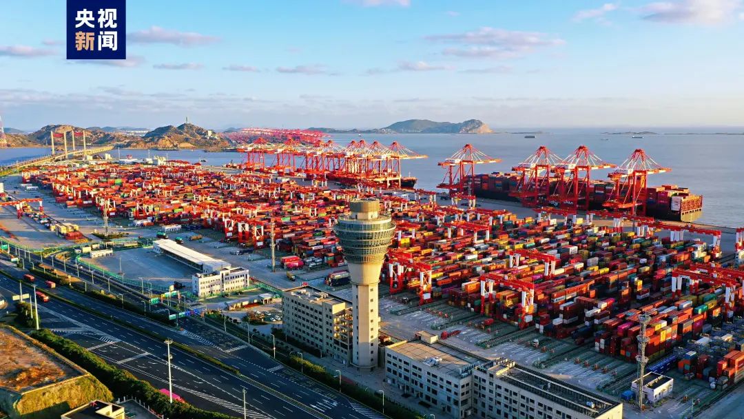 上海港集装箱吞吐量连续十三年排名全球第一