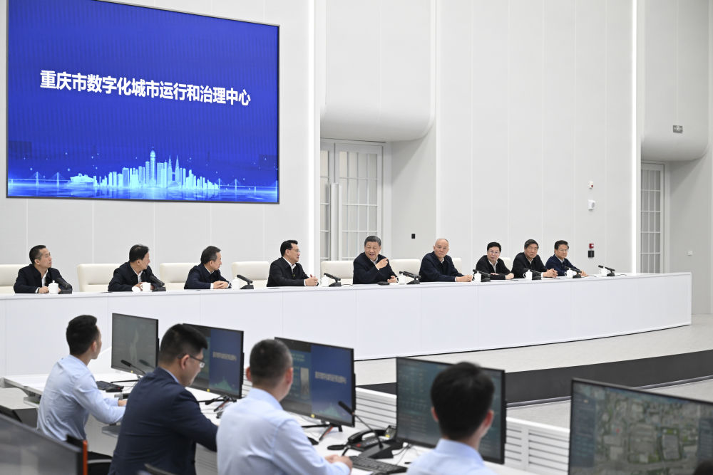 23日上午,习近平在重庆市数字化城市运行和治理中心考察。新华社记者 谢环驰 摄.jpeg 23日上午,习近平在重庆市数字化城市运行和治理中心考察。新华社记者 谢环驰 摄.jpeg