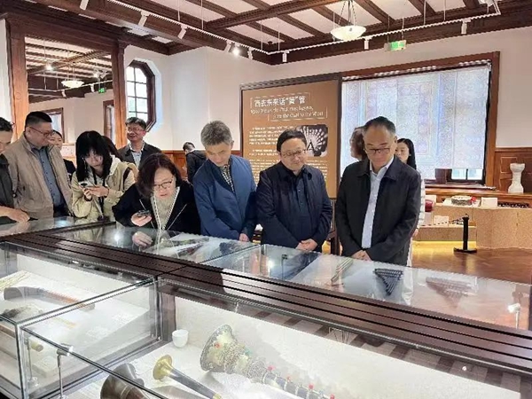 20240428中国航海博物馆党委中心组赴上海音乐学院东方乐器博物馆、上音歌剧院调研学习 (1).jpg