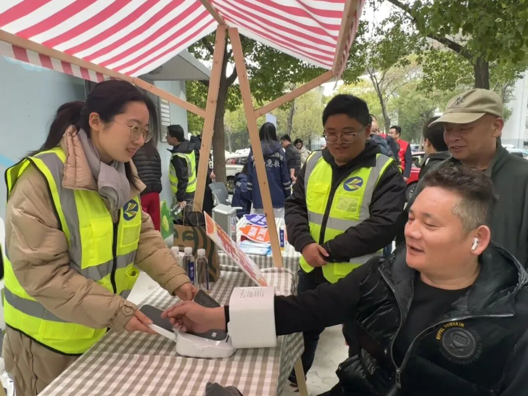 市道运中心团总支开展“志愿服务护出行   雷锋精神暖旅途”主题活动
