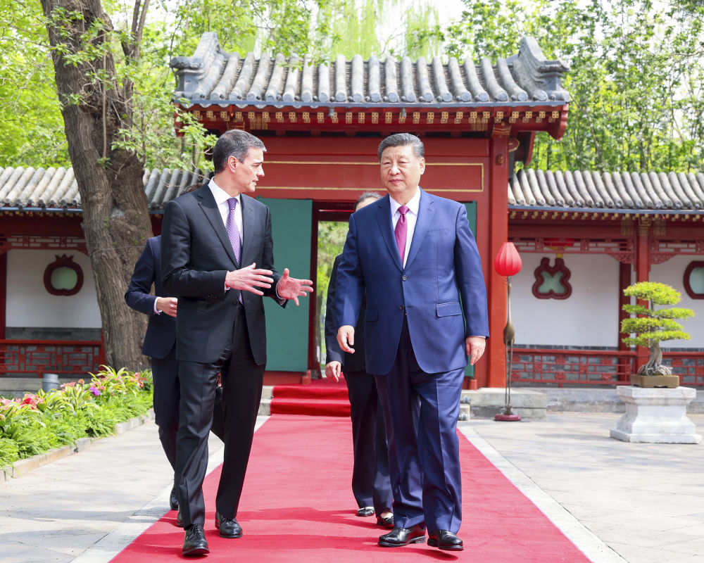 4月11日上午,国家主席习近平在北京钓鱼台国宾馆会见来华访问的西班牙首相桑切斯。新华社记者 刘彬 摄.jpg 4月11日上午,国家主席习近平在北京钓鱼台国宾馆会见来华访问的西班牙首相桑切斯。新华社记者 刘彬 摄.jpg