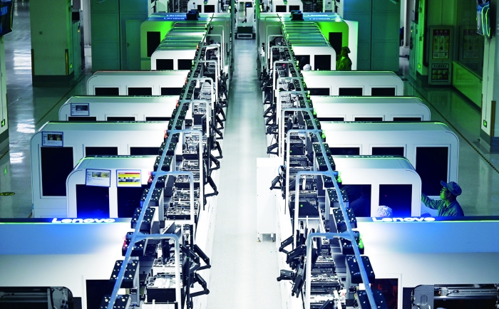 这是7月4日拍摄的联想天津零碳智造工厂笔记本生产线。 新华社图.jpg