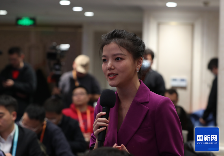 深圳卫视直新闻记者提问(刘健 摄).png 深圳卫视直新闻记者提问(刘健 摄).png