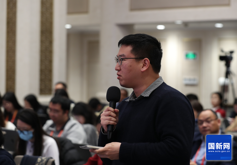 香港中评社记者提问(刘健 摄).png 香港中评社记者提问(刘健 摄).png