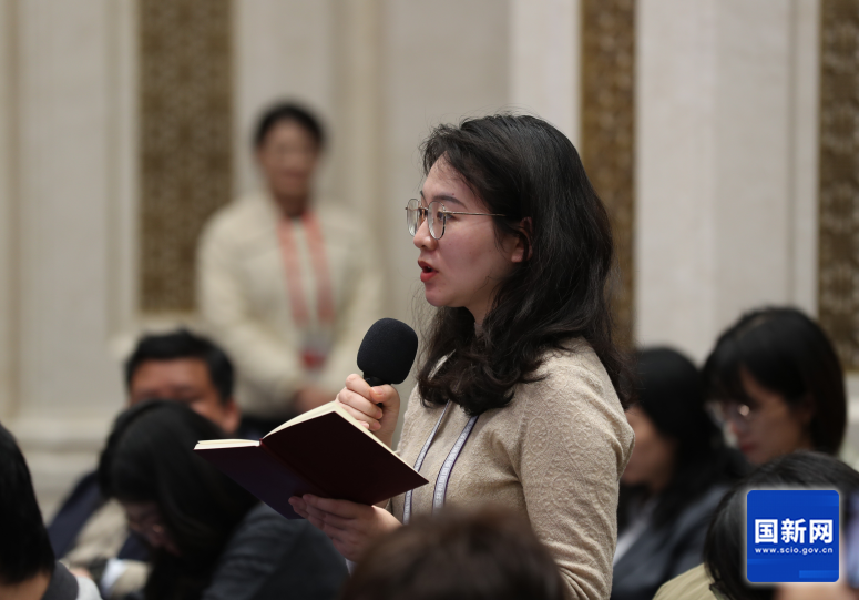 人民日报记者提问(刘健 摄).png 人民日报记者提问(刘健 摄).png