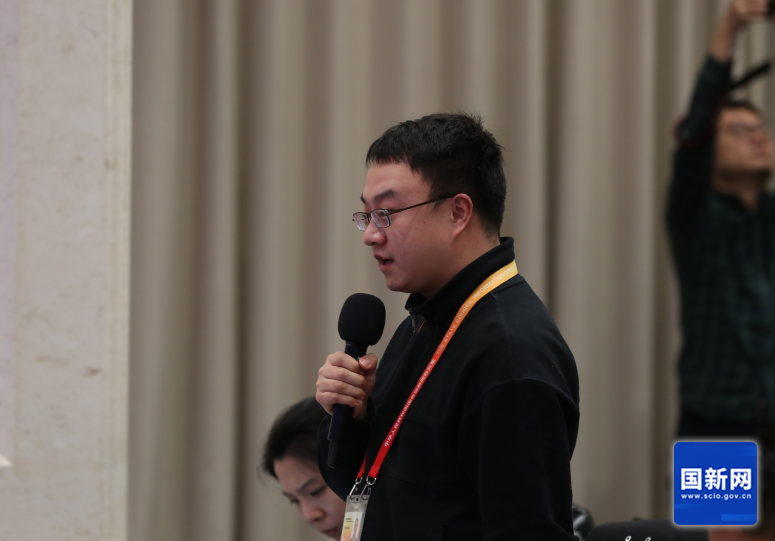 红星新闻记者提问(刘健 摄).png 红星新闻记者提问(刘健 摄).png