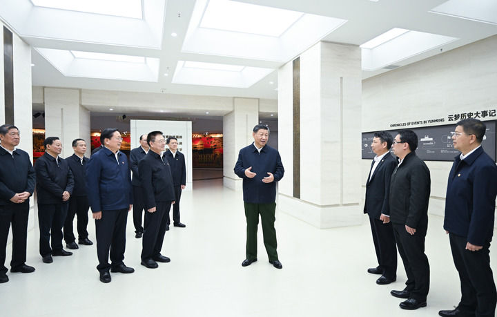 习近平在孝感市云梦县博物馆考察.jpg