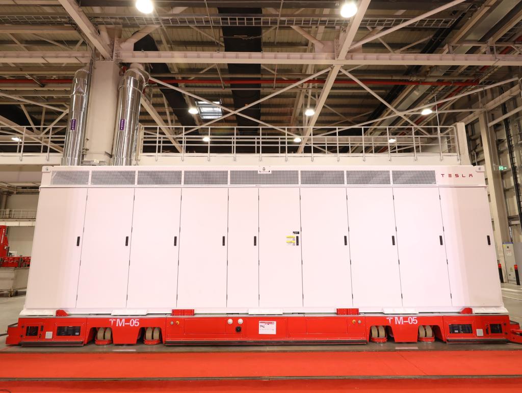 这是2月11日在特斯拉上海储能超级工厂投产仪式现场拍摄的超大型电化学商用储能系统。新华社记者 方喆 摄.jpeg 这是2月11日在特斯拉上海储能超级工厂投产仪式现场拍摄的超大型电化学商用储能系统。新华社记者 方喆 摄.jpeg