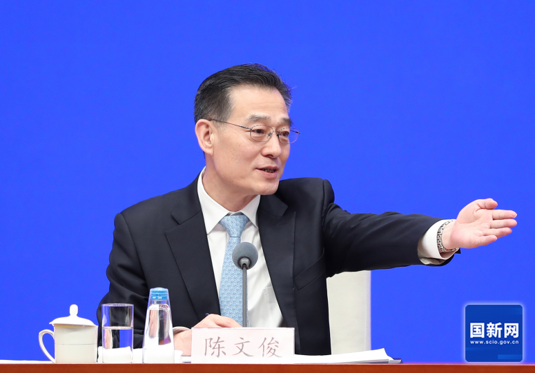 陈文俊邀请记者提问 (栾海军 摄).png 陈文俊邀请记者提问 (栾海军 摄).png