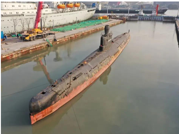 “长城191号”退役潜艇正式落户黄浦滨江