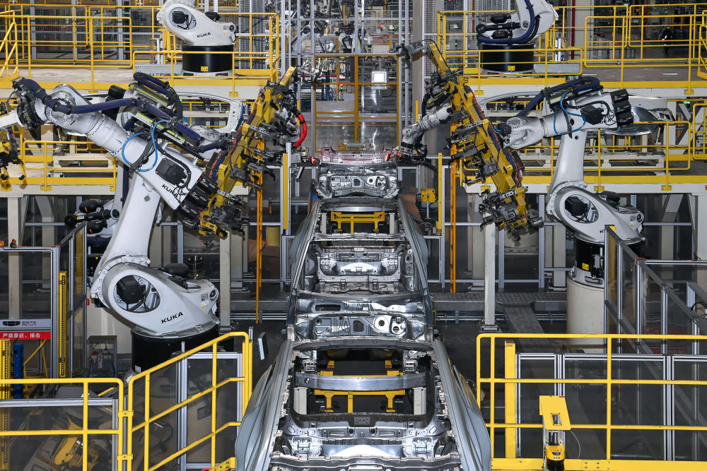 2025年2月26日在吉利汽车陕西宝鸡制造基地焊装厂拍摄的自动化焊接线。新华社记者 邹竞一 摄.jpeg 2025年2月26日在吉利汽车陕西宝鸡制造基地焊装厂拍摄的自动化焊接线。新华社记者 邹竞一 摄.jpeg
