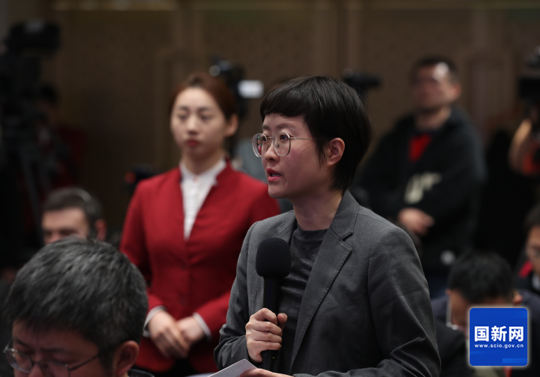第一财经记者提问(刘健 摄).png 第一财经记者提问(刘健 摄).png